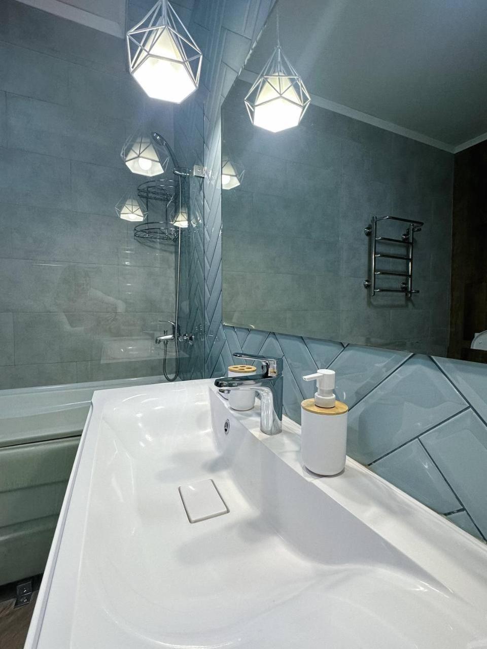 Apartment уютные 3х комнатные аппартаменты Almaty